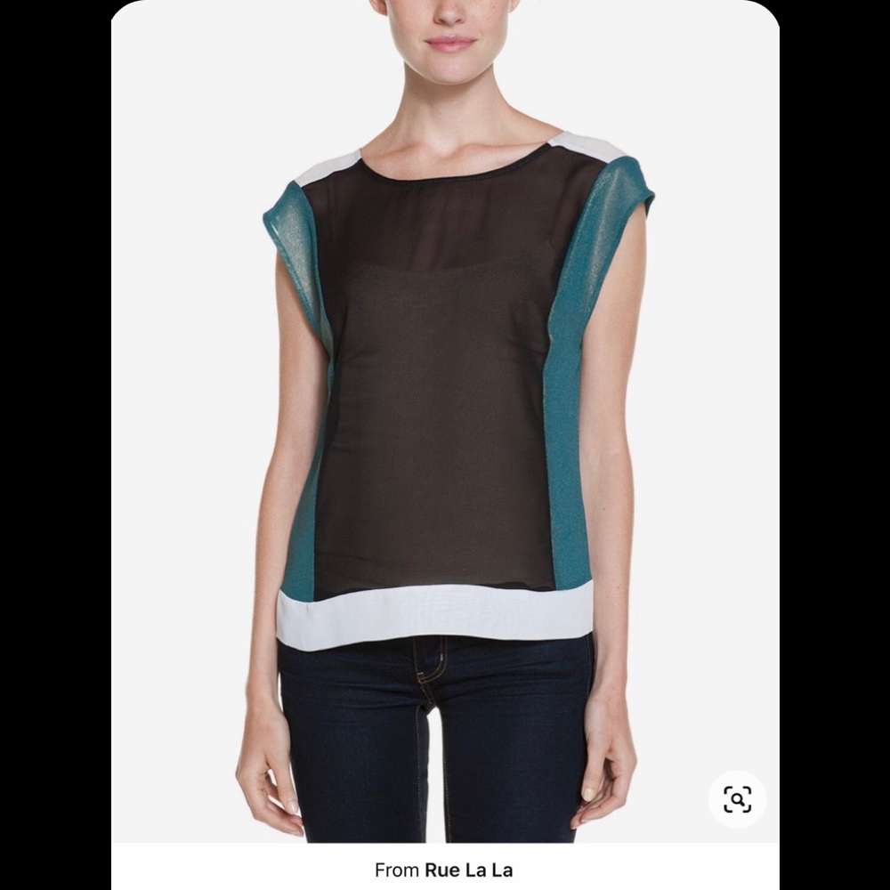 Robbi & Nikki top